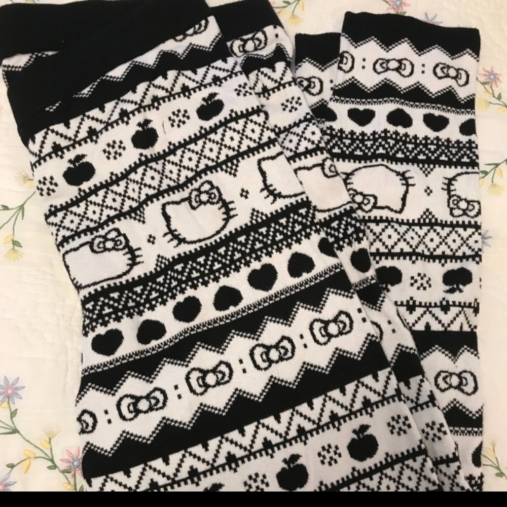 ISO Torrid Hello Kitty Leggings